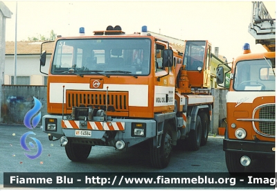 Astra BM305F
Vigili del Fuoco
Comando Provinciale di Lucca
Distaccamento Permanente di Viareggio
AutoGru da 30 ton allestimento Cormach
VF 14584
Parole chiave: Astra BM305F VF14584