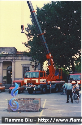 Astra BM305F
Vigili del Fuoco
Comando Provinciale di Lucca
Distaccamento Permanente di Viareggio
AutoGru da 30 ton allestimento Cormach
VF 14584
Parole chiave: Astra BM305F VF14584