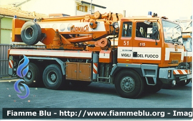 Astra BM305F
Vigili del Fuoco
Comando Provinciale di Lucca
Distaccamento Permanente di Viareggio
AutoGru da 30 ton allestimento Cormach
VF 14584
Parole chiave: Astra BM305F VF14584