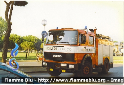 Iveco 180-24
Vigili del Fuoco
Comando Provinciale di Lucca
Distaccamento Permanente di Viareggio
AutoPompaSerbatoio allestimento Baribbi
VF 15582
Parole chiave: Iveco 180-24 VF15882