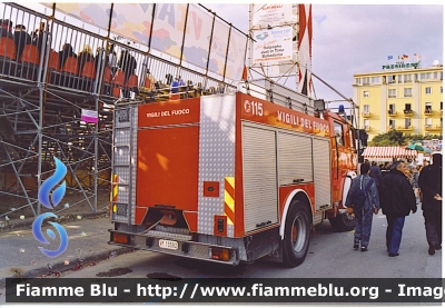 Iveco 180-24
Vigili del Fuoco
Comando Provinciale di Lucca
Distaccamento Permanente di Viareggio
AutoPompaSerbatoio allestimento Baribbi
VF 15582
Parole chiave: Iveco 180-24 VF15882