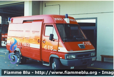 Renault B110
Vigili del Fuoco
Comando Provinciale di Prato
Nucleo NBCR
VF 19179
Parole chiave: Renault B110 VF19179