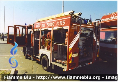 Iveco City2000 100E21 I serie
Vigili del Fuoco
Comando Provinciale di Lucca
Distaccamento di Castelnuovo di Garfagnana
AutoPompaSerbatoio allestimento Iveco-Magirus
VF 21972
Parole chiave: Iveco City2000_100E2_Iserie VF21972