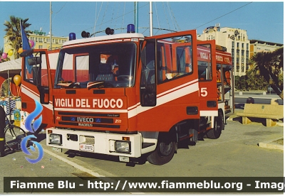 Iveco City2000 100E21 I serie
Vigili del Fuoco
Comando Provinciale di Lucca
Distaccamento di Castelnuovo di Garfagnana
AutoPompaSerbatoio allestimento Iveco-Magirus
VF 21972
Parole chiave: Iveco City2000_100E2_Iserie VF21972