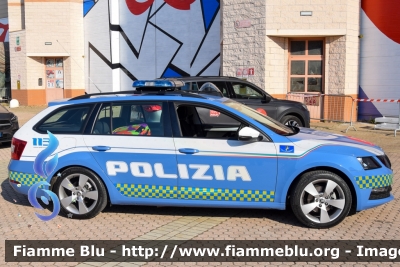 Skoda Octavia Wagon V serie
Polizia di Stato
Polizia Stradale
Allestimento Focaccia
Decorazione Grafica Artlantis
POLIZIA M4708
In scorta alla Mille Miglia 2021
Parole chiave: Skoda / Octavia_Wagon_Vserie / POLIZIAM4708