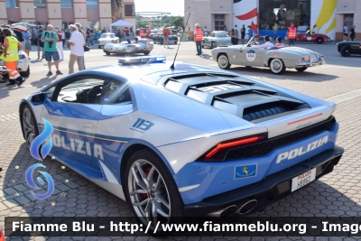 Lamborghini Huracán LP 610-4
Polizia Di Stato
Polizia Stradale
Allestimento Lamborghini
Decorazione Grafica Artlantis
POLIZIA H8862
Con stemma celebrativo "70 Anni Polizia Stradale"
In scorta alla Mille Miglia 2021
Parole chiave: Lamborghini / / / Huracàn_LP610-4 / / / POLIZIAH8862 / Mille_Miglia_2021