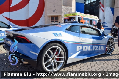 Lamborghini Huracán LP 610-4
Polizia Di Stato
Polizia Stradale
Allestimento Lamborghini
Decorazione Grafica Artlantis
POLIZIA H8862
Con stemma celebrativo "70 Anni Polizia Stradale"
In scorta alla Mille Miglia 2021
Parole chiave: Lamborghini / / / Huracàn_LP610-4 / / / POLIZIAH8862 / Mille_Miglia_2021