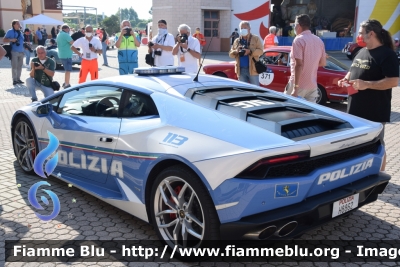 Lamborghini Huracán LP 610-4
Polizia Di Stato
Polizia Stradale
Allestimento Lamborghini
Decorazione Grafica Artlantis
POLIZIA H8862
Con stemma celebrativo "70 Anni Polizia Stradale"
In scorta alla Mille Miglia 2021
Parole chiave: Lamborghini / / / Huracàn_LP610-4 / / / POLIZIAH8862 / Mille_Miglia_2021