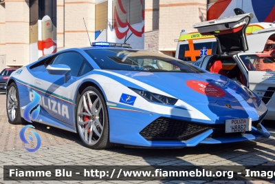 Lamborghini Huracán LP 610-4
Polizia Di Stato
Polizia Stradale
Allestimento Lamborghini
Decorazione Grafica Artlantis
POLIZIA H8862
Con stemma celebrativo "70 Anni Polizia Stradale"
In scorta alla Mille Miglia 2021
Parole chiave: Lamborghini / / / Huracàn_LP610-4 / / / POLIZIAH8862 / Mille_Miglia_2021