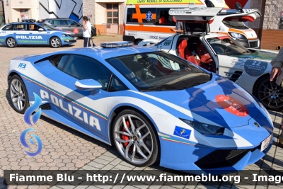 Lamborghini Huracán LP 610-4
Polizia Di Stato
Polizia Stradale
Allestimento Lamborghini
Decorazione Grafica Artlantis
POLIZIA H8862
Con stemma celebrativo "70 Anni Polizia Stradale"
In scorta alla Mille Miglia 2021
Parole chiave: Lamborghini / / / Huracàn_LP610-4 / / / POLIZIAH8862 / Mille_Miglia_2021