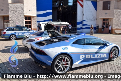 Lamborghini Huracán LP 610-4
Polizia Di Stato
Polizia Stradale
Allestimento Lamborghini
Decorazione Grafica Artlantis
POLIZIA H8862
Con stemma celebrativo "70 Anni Polizia Stradale"
In scorta alla Mille Miglia 2021
Parole chiave: Lamborghini / / / Huracàn_LP610-4 / / / POLIZIAH8862 / Mille_Miglia_2021