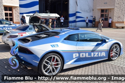 Lamborghini Huracán LP 610-4
Polizia Di Stato
Polizia Stradale
Allestimento Lamborghini
Decorazione Grafica Artlantis
POLIZIA H8862
Con stemma celebrativo "70 Anni Polizia Stradale"
In scorta alla Mille Miglia 2021
Parole chiave: Lamborghini / / / Huracàn_LP610-4 / / / POLIZIAH8862 / Mille_Miglia_2021