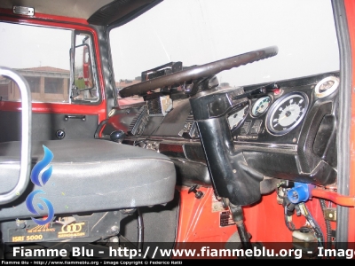 Fiat 697NP
Vigili del Fuoco
Comando Provinciale di Lecco
AutoGru da 16 ton allestimento Cristanini
Cabina di guida
VF 10518
Parole chiave: Fiat 697NP VF10518