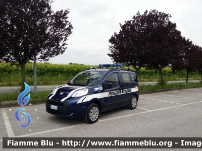 Fiat Qubo 
 Polizia Locale Comune di Camponogara 
 Ufficio Mobile Allestimento Battiston Veicoli Speciali
POLIZIA LOCALE YA 675 AL
Parole chiave: Fiat Qubo POLIZIALOCALEYA675AL