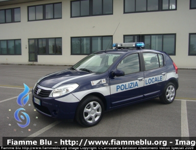 Dacia Sandero 
Polizia Locale
Cavarzere (VE) 
Allestimento Carrozzeria Battiston Allestimenti Veicoli Speciali
Barra Federal Signal Vama P4000 a Luce Led
Parole chiave: Dacia Sandero PL_Cavarzere