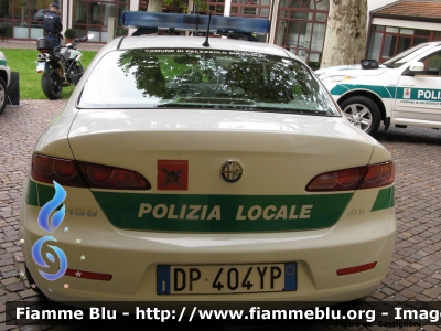 Alfa Romeo 159
Polizia Locale
Comune di Palazzolo sull'Oglio (BS)
Open day Polizia Locale Lombardia 2012
DP 404 YP
Parole chiave: Alfa-Romeo 159 Open_day_Polizia_Locale_2012