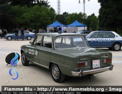 Alfa Romeo Giulia Super 1.6
Polizia di Stato
Squadra Volante
Polizia 34862
Parole chiave: Alfa-Romeo Giulia_Super Polizia34862 auto_storica Festa_Polizia_2010 Milano