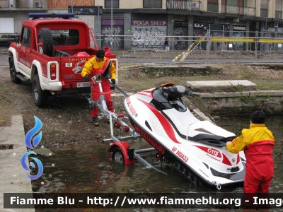 Bombardier Sea Doo GTI 4-Tec 130 
Vigili del Fuoco
Comando Provinciale di Milano
Nucleo Soccorso Acquatico
VF MDA 33
su carrello Umbra Rimorchi
VF R 3783
trainato da Iveco Massif VF 26063
Parole chiave: Bombardier Sea_Doo_GTI_4-Tec_130 VFMDA33 Iveco Massif VF26063 Umbra_Rimorchi VFR3783