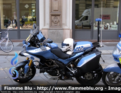 Ducati Multistrada Touring
Polizia di Stato
Polizia Stradale
in scorta al Giro d'Italia 2011
POLIZIA D1535
Parole chiave: Ducati Multistrada_Touring POLIZIAD1535 motocicletta Giro_Italia_2011 Polizia_Stradale