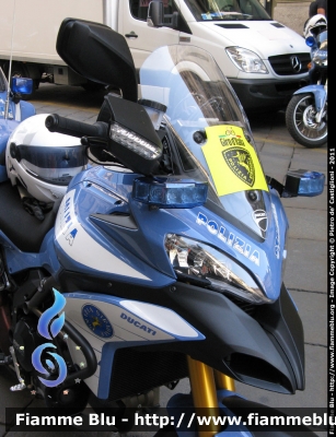 Ducati Multistrada Touring
Polizia di Stato
Polizia Stradale
in scorta al Giro d'Italia 2011
POLIZIA D1535
Parole chiave: Ducati Multistrada_Touring POLIZIAD1535 motocicletta Giro_Italia_2011 Polizia_Stradale