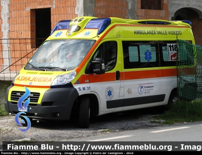 Fiat Ducato X250
Associazione Volontari
Mutuo Soccorso Valle Vigezzo
Santa Maria Maggiore (VB)
DW 606 RF - S.M. 31
Parole chiave: Valle_Vigezzo Santa_Maria_Maggiore VB DW606RF ambulanza Aricar Fiat Ducato_X250