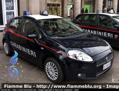 Fiat Grande Punto
Carabinieri
CC CK 678
Parole chiave: Festa_Forze_Armate 4_novembre 2009 Fiat Grande_Punto Carabinieri lampeggianti_LED CCCK678 particolarI