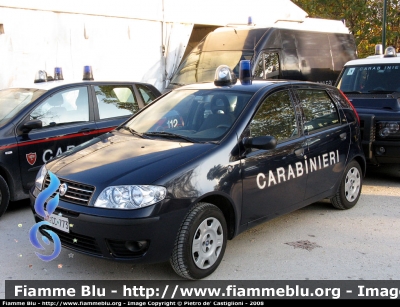 Fiat Punto III serie
Carabinieri
Polizia Militare presso Aeronautica Militare
Milano
(tetto in tinta e scritta controvento)
AM CC 773

Parole chiave: Fiat Punto_III_serie Carabinieri Polizia_Militare Aeronautica festa_forze_Armate 8_novembre_2008 4_novembre_2008 AMCC773