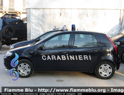 Fiat Punto III serie
Carabinieri
Polizia Militare presso Aeronautica Militare
Milano
(tetto in tinta e scritta controvento)
AM CC 773

Parole chiave: Fiat Punto_III_serie Carabinieri Polizia_Militare Aeronautica festa_forze_Armate 8_novembre_2008 4_novembre_2008 AMCC773