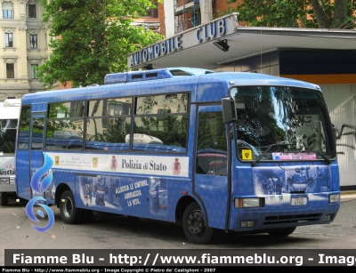 Iveco 100E18
Polizia Stradale
"Pullman Azzurro"
Polizia D7760
Al Giro d’Italia 2007

Parole chiave: Iveco 100E18 Polizia_Stradale Pullman_Azzurro PoliziaD7760 Giro_Italia_2007