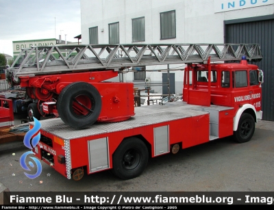 Fiat 684N
Vigili del Fuoco
Comando Provinciale Milano
VF 10068
Fotografato presso una carrozzeria zona industriale di Capriano del Colle (BS)

Parole chiave: Fiat 684N VVF_Milano VF10060