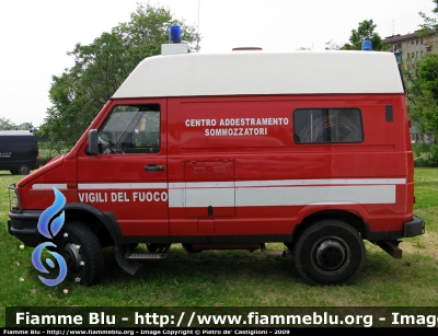 Iveco Daily 4x4 II serie
Vigili del Fuoco
Centro addestramento sommozzatori
VF 16914

Parole chiave: Vigili_del_Fuoco VVF Iveco Daily_IIserie Daily_4x4 IIserie sommozzatori VF16914