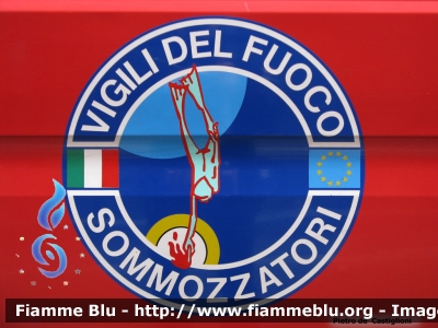 Iveco Daily III serie
Vigili del Fuoco
Comando Provinciale di Milano
Nucleo Sommozzatori
Logo
VF 21909
Parole chiave: Iveco Daily_IIIserie VF21909 200_Anni_Pompieri_Milano