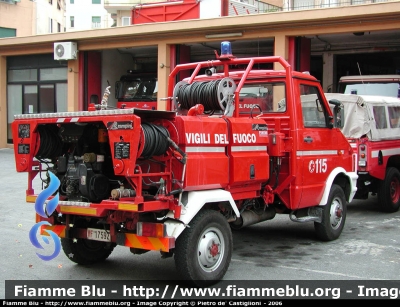 Iveco Fauno
Vigili del Fuoco
Comando Provinciale Imperia
Allestimento Rampini
VF 17592
Nuova livrea con paraurti bianchi
Parole chiave: Iveco Fauno VF17592