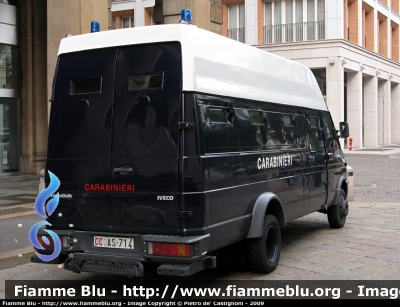 Iveco Daily II serie
Carabinieri
III Battaglione "Lombardia"
CC AS 714

Parole chiave: Festa_Forze_Armate 4_novembre 2009 Iveco Daily_IIserie protetto blindato furgone CCAS714 Milano 