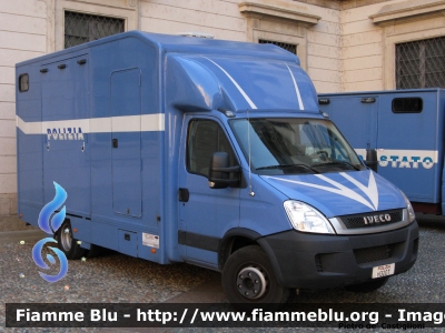 Iveco Daily IV serie restyle
Polizia di Stato
Reparto a Cavallo
Polizia H3207
Parole chiave: Iveco Daily_IVserie_restyle POLIZIAH3207