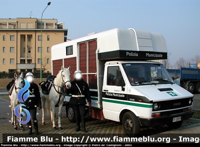 Iveco Daily I serie
Polizia Municipale (ora Polizia Locale)
Brescia
Nucleo a cavallo
CR 429138

Parole chiave: Polizia_Municipale PM Brescia BS CR429138 Iveco_Daily_Iserie trasporto_cavalli nucleo a cavallo