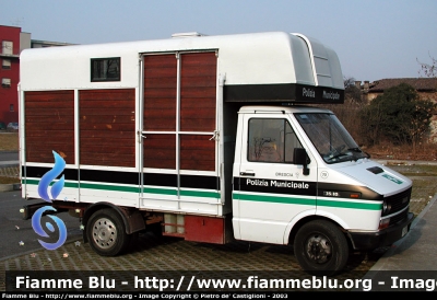 Iveco Daily I serie
Polizia Municipale (ora Polizia Locale)
Brescia
Nucleo a cavallo
CR 429138

Parole chiave: Polizia_Municipale PM Brescia BS CR429138 Iveco_Daily_Iserie trasporto_cavalli nucleo a cavallo