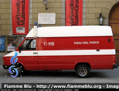 Iveco Daily I serie
Vigili del Fuoco 
Comando Provincialele Milano
Via Messina
VF 16063

Parole chiave: Iveco Daily_Iserie Vigili_del_Fuoco Milano VVF VF16063 furgone