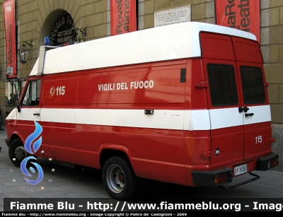 Iveco Daily I serie
Vigili del Fuoco 
Comando Provincialele Milano
Via Messina
VF 16063

Parole chiave: Iveco Daily_Iserie Vigili_del_Fuoco Milano VVF VF16063 furgone