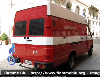 Iveco Daily I serie
Vigili del Fuoco 
Comando Provincialele Milano
Via Messina
VF 16063

Parole chiave: Iveco Daily_Iserie Vigili_del_Fuoco Milano VVF VF16063 furgone