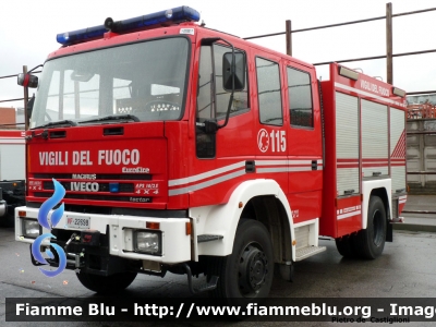 Iveco EuroFire 140E28 4x4 I serie
Vigili del Fuoco
Comando Provinciale di Viterbo
Distaccamento di Civita Castellana (VT)
AutoPompaSerbatoio allestimento Iveco-Magirus
in manutenzione presso lo stabilimento di Brescia
VF 22698
Parole chiave: Iveco EuroFire_140E28_4x4_Iserie VF22698