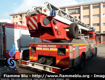 Iveco EuroFire 150E28 II serie
Vigili del Fuoco
Comando Provinciale di Milano-via Messina
AutoScala da 30 metri allestimento Iveco-Magirus
VF 22935
Parole chiave: Iveco EuroFire_150E28_IIserie VF22935 Santa_Barbara_2010