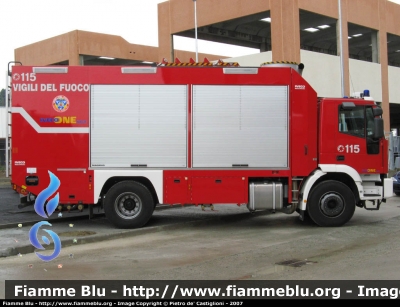 Iveco EuroTech 190E35 "One"
Vigili del Fuoco
Nucleo NBCR comando provinciale Milano Via Messina
VF 21923

Parole chiave: Iveco EuroTech_190E35_One VVF_Milano VF21923