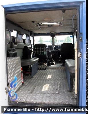 Iveco VM90
Polizia di Stato
Reparto Mobile 
Milano
POLIZIA 69318

Parole chiave: Iveco VM90 blindato protetto	Polizia_di_Stato Reparto_Mobile  Milano Lombardia POLIZIA69318