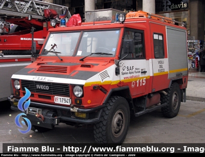 Iveco VM90
Vigili del Fuoco
Comando Provinciale di Milano
via Messina
SAF Speleo Alpino Fluviale
VF 17941

Parole chiave: Festa_Forze_Armate 4_novembre 2009 autoscala SAF Speleo Alpino Fluviale VF17941 Vigili_del_Fuoco fuoristrada