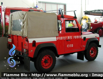 Land Rover Defender 90 pick up
Vigili del Fuoco
Comando provinciale di Brescia
Versione con ruote rinforzate solitamente montate sulla versione 130
VF 21687

Parole chiave: Vigili_del_Fuoco Brescia Land_Rover_Defender_90 pick_up