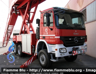 Mercedes-Benz Actros 3341 6x6 II serie
Vigili del Fuoco
Comando Provinciale di Roma
Distaccamento Aeroportuale di Fiumicino
Automezzo Soccorso Aeroportuale allestimento Bai
VF 24754

Parole chiave: Mercedes-Benz Actros_3341_6x6_IIserie VF24754 Reas_2008