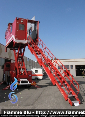 Mercedes-Benz Actros 3341 6x6 II serie
Vigili del Fuoco
Comando Provinciale di Roma
Distaccamento Aeroportuale di Fiumicino
Automezzo Soccorso Aeroportuale allestimento Bai
VF 24754

Parole chiave: Mercedes-Benz Actros_3341_6x6_IIserie VF24754 Reas_2008