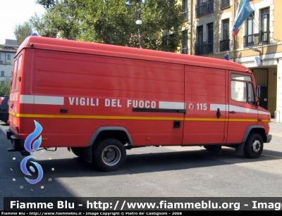 Mercedes-Benz Vario 612D
Vigili del Fuoco
VF 21030

Parole chiave: Mercedes-Benz Vario_612D VF21030 Milano