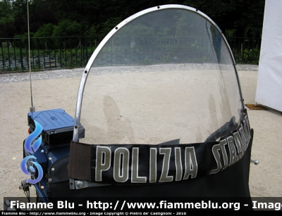 Moto Guzzi Falcone 500
Polizia di Stato
Polizia stradale
POLIZIA 37236
Parole chiave: Polizia_di_Stato POLIZIA37236 PS Festa_Polizia_2010 Milano motocicletta_storica